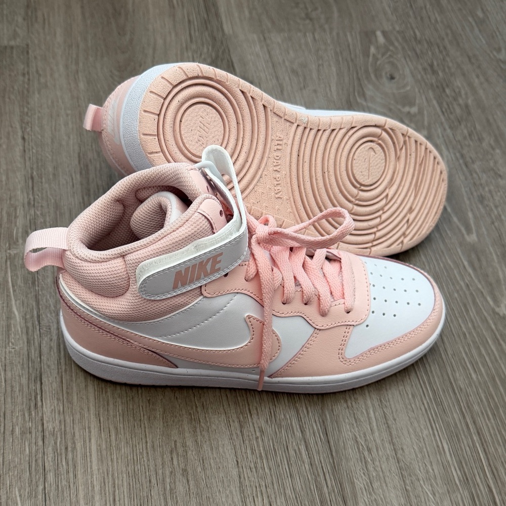 Nike High-Tops Pink and White